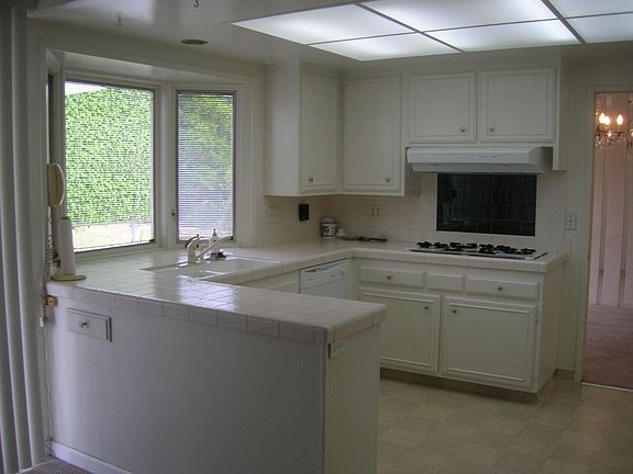 Kitchen w.view of garden