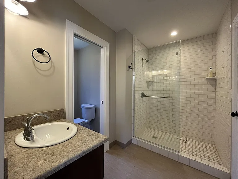 2850 NE Davis St — Photo 28