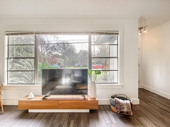 5th image of 1706 Kinney Ave