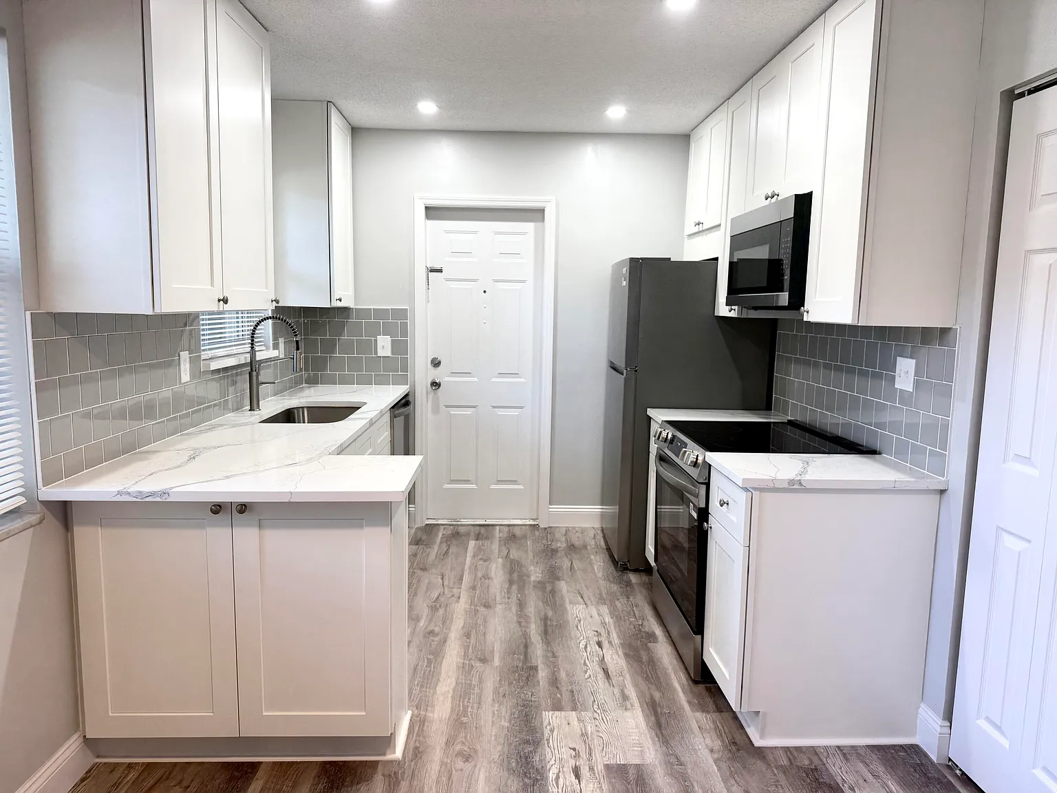 2 bed, 1.0 bath, 850 sqft, $2,100 — Photo 2