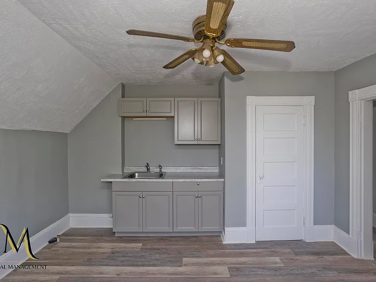 122 Fort Pleasant Ave #3 — Photo 1
