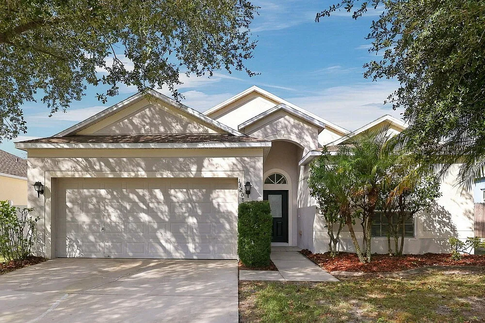 3 bed, 2.0 bath, 1570 sqft, $2,080 — Photo 1