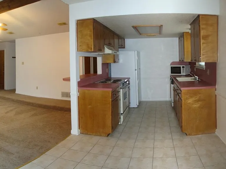 2311 Whitney Dr — Photo 4