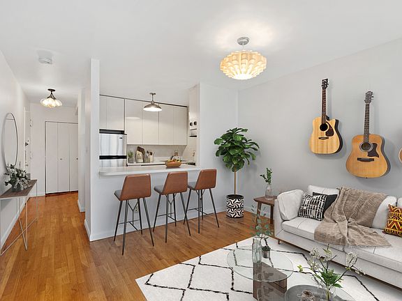 3rd image of 259 Elizabeth St APT 2B