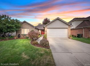 35451 Evanston Ave, Sterling Heights, MI 48312