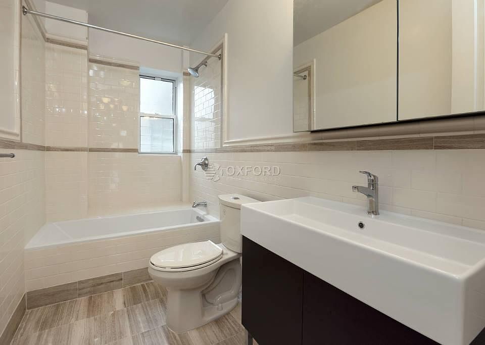 1st image of 941 Washington Ave APT 1c