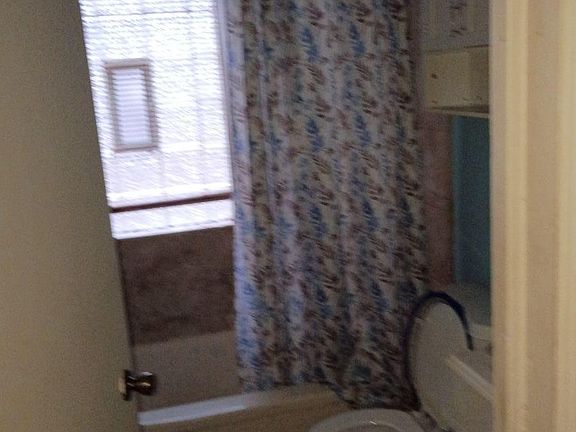 3rd image of 8645 Fielding St