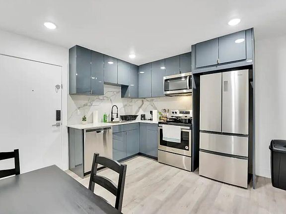 2nd image of 1415 Bennett Ave #108