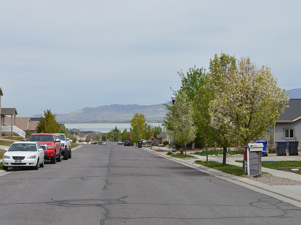 2nd image of 3857 S Lake Vista Dr
