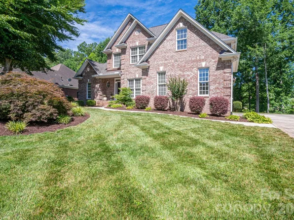 4017 Foxes Trl, Cramerton, NC 28032