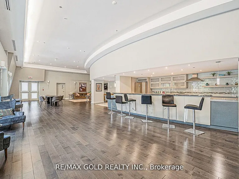 550 Queens Quay W #509 — Photo 31