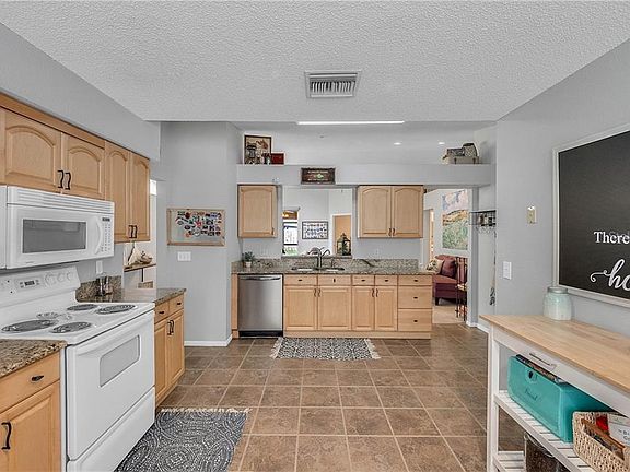 4th image of 1101 Manigan Ave