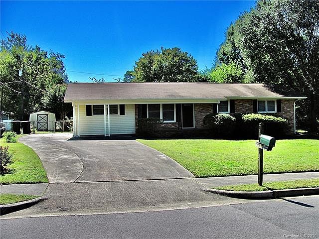 1st image of 2068 Parkwood Dr
