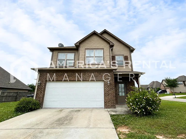 300 Oakwell Cir — Photo 2