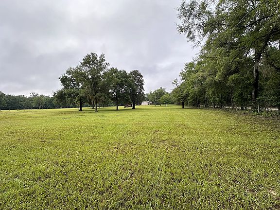 5th image of 129 SW Majestic Ln