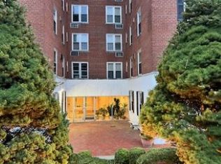 7 4th St APT 4B, Stamford, CT