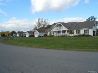 7 Fairway Dr, Batavia, NY 14020