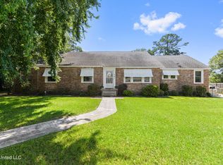 261 Iroquois St, Biloxi, MS 39530