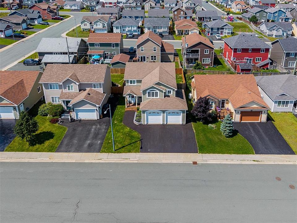 1st image of 33 Castle Bridge Drive
