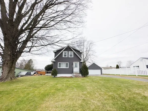 18 Pinehurst St, Westfield, MA 01085