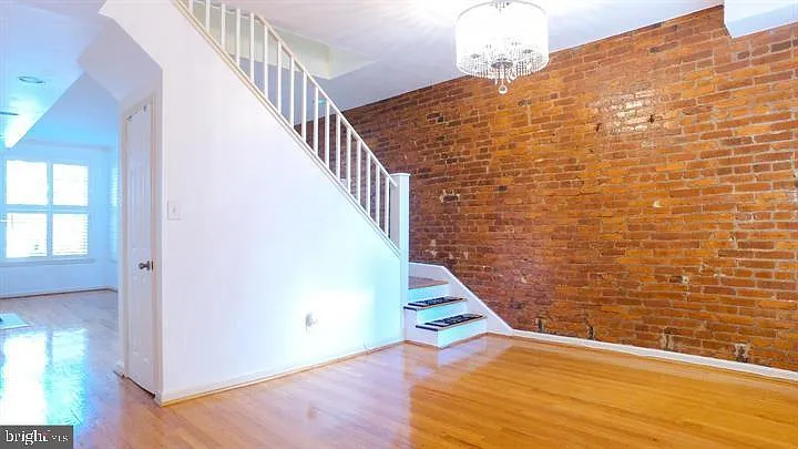 3 bed, 2.0 bath, 2024 sqft, $3,800 — Photo 3