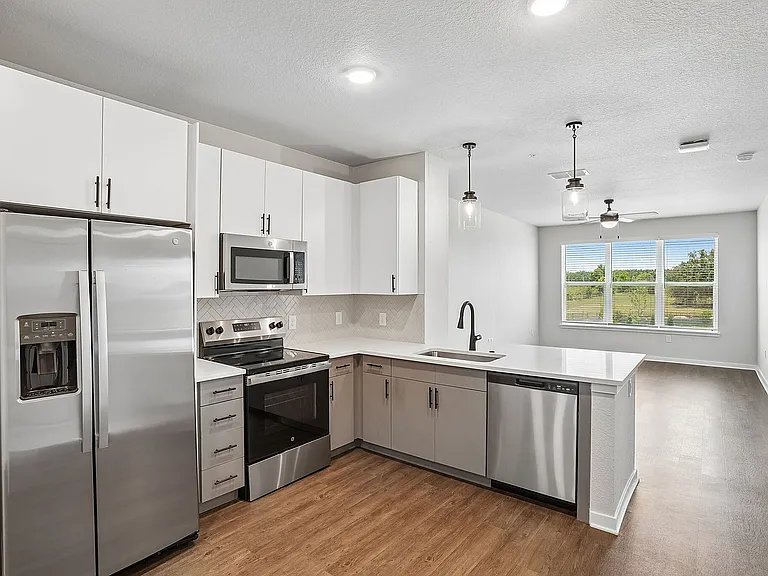 43-web-or-mls-4555 Grv Spgs Cir-Unit 208-S1605-007
