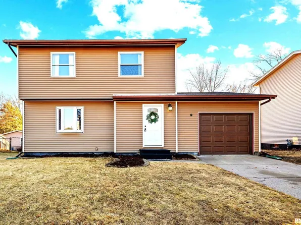 709 W 57th St, Davenport, IA 52806