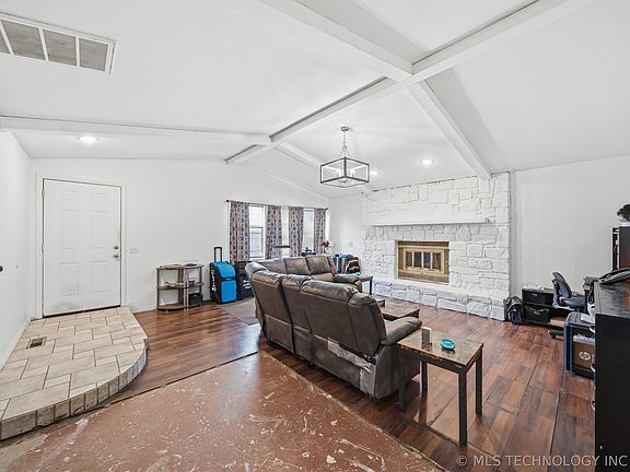 3rd image of 14209 E 37th Pl
