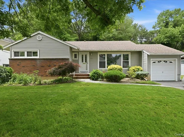 578 Richmond Road, East Meadow, NY 11554