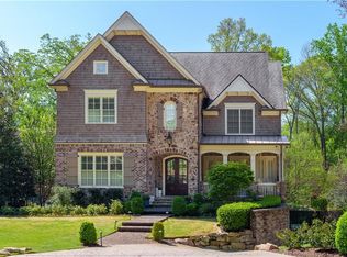 44 Barbara Ln, Sandy Springs, GA 30327