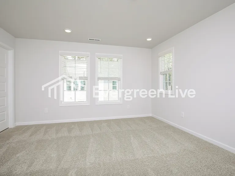 542 Hodge Rd — Photo 7