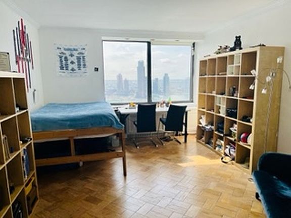 5th image of 415 E 37th St APT 37C