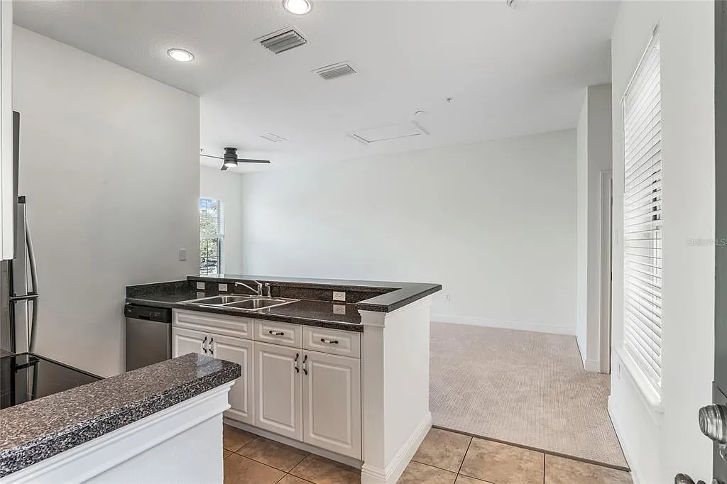 Studio, 1.0 bath, 628 sqft, $1,650 — Photo 3