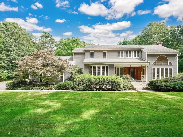 163 Chauncey Walker St, Belchertown, MA 01007