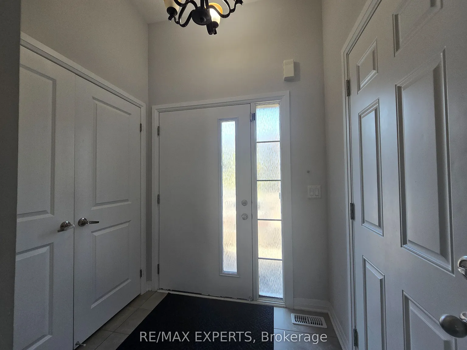 3 bed, $3,000 — Photo 2