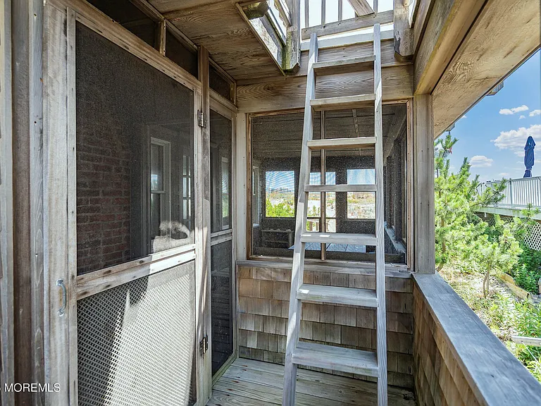 146 Sunset Ln — Photo 4