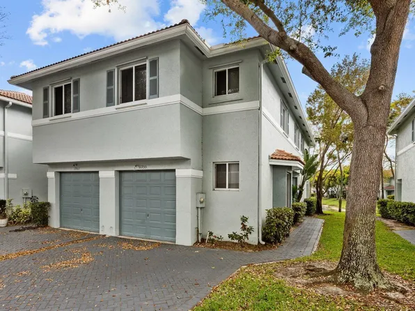 1955 Alamanda Way, Riviera Beach, FL 33404