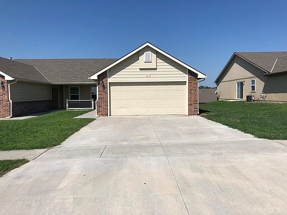4th image of 1614 Hickory Ln