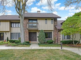 3 Kane Ct, Willowbrook, IL 60527