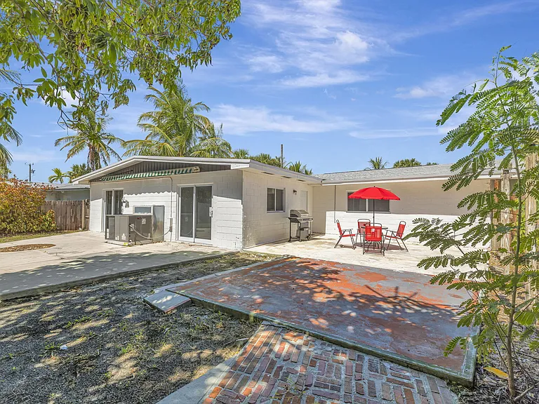1911 Cypress Ave — Photo 22