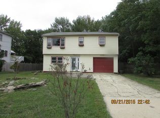 75 10th St, Belford, NJ