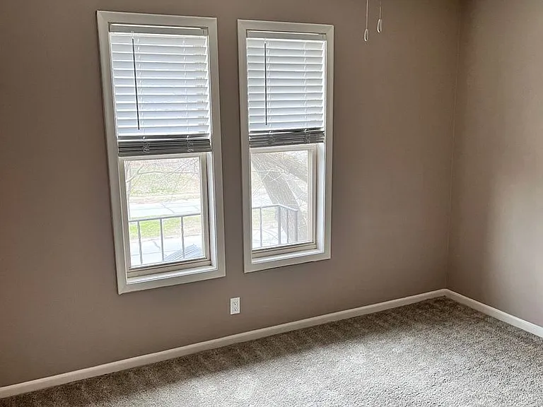 Bristol Square Apartments — Photo 128
