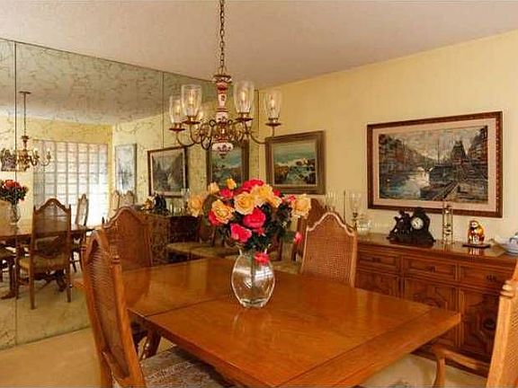 3rd image of 2422 Dresden Pl