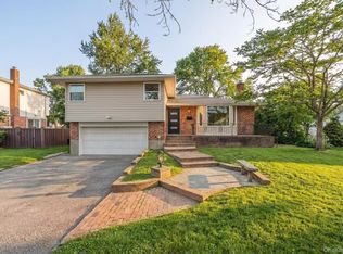 5 Warren Place, Plainview, NY 11803