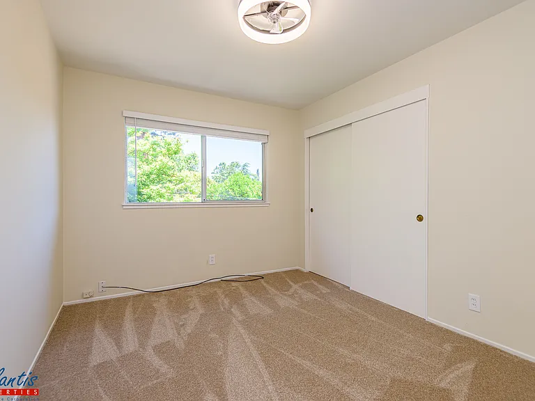 2566 Fairglen Dr — Photo 18