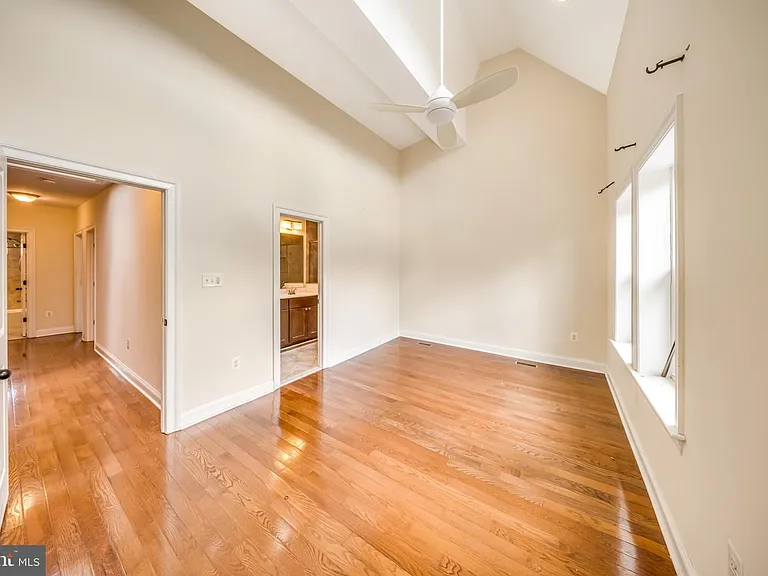 1505 Spring Pl NW — Photo 16