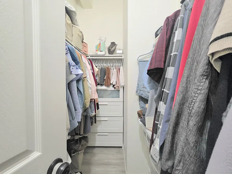 Walk-in Closet