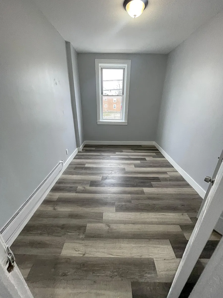 Building Photo - 408 Leslie St #4L