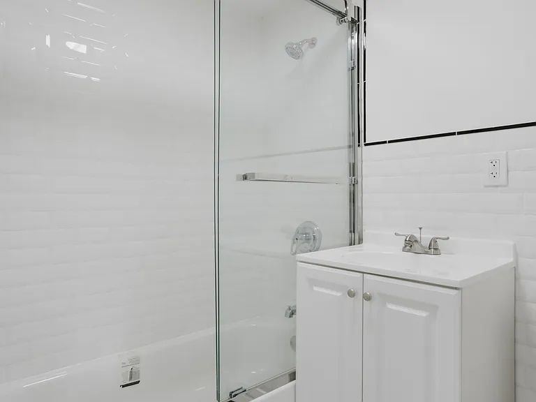 300 E 96th St #7C — Photo 4