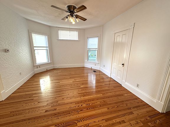 2nd image of 17 Upham St Floor 2